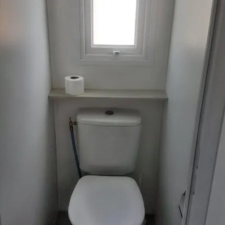 펜션 With Shared Pool In + 30 M² + Pool. *