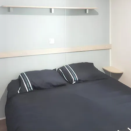 Vakantiehuis With Shared Pool In + 30 M² + Pool.