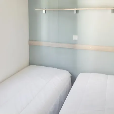 Vakantiehuis With Shared Pool In + 30 M² + Pool. *