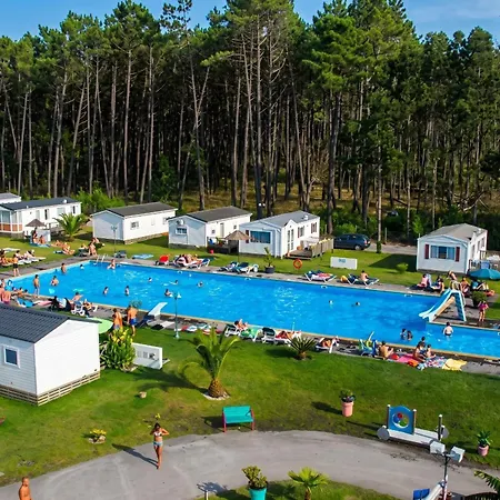 Ferienhaus With Shared Pool In + 30 M² + Pool. Pataias