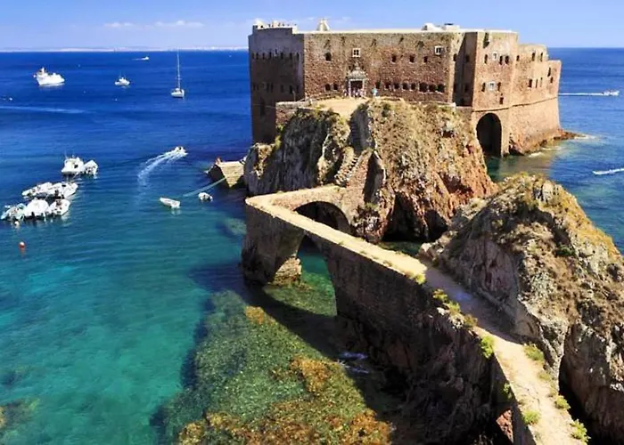 With Shared Pool In + 30 M² + Pool. Casa vacanze Pataias