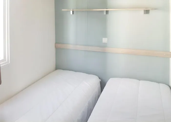 With Shared Pool In + 30 M² + Pool. Pataias