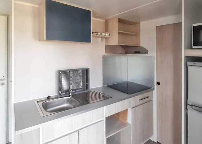 With Shared Pool In + 30 M² + Pool. Pataias